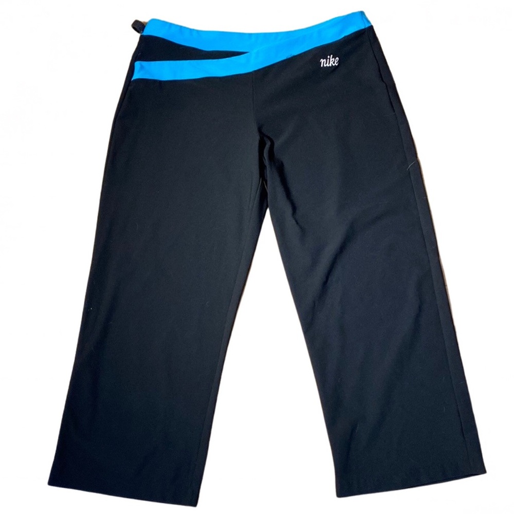 Nike womens high waisted straight leg crop leggings in black size M
